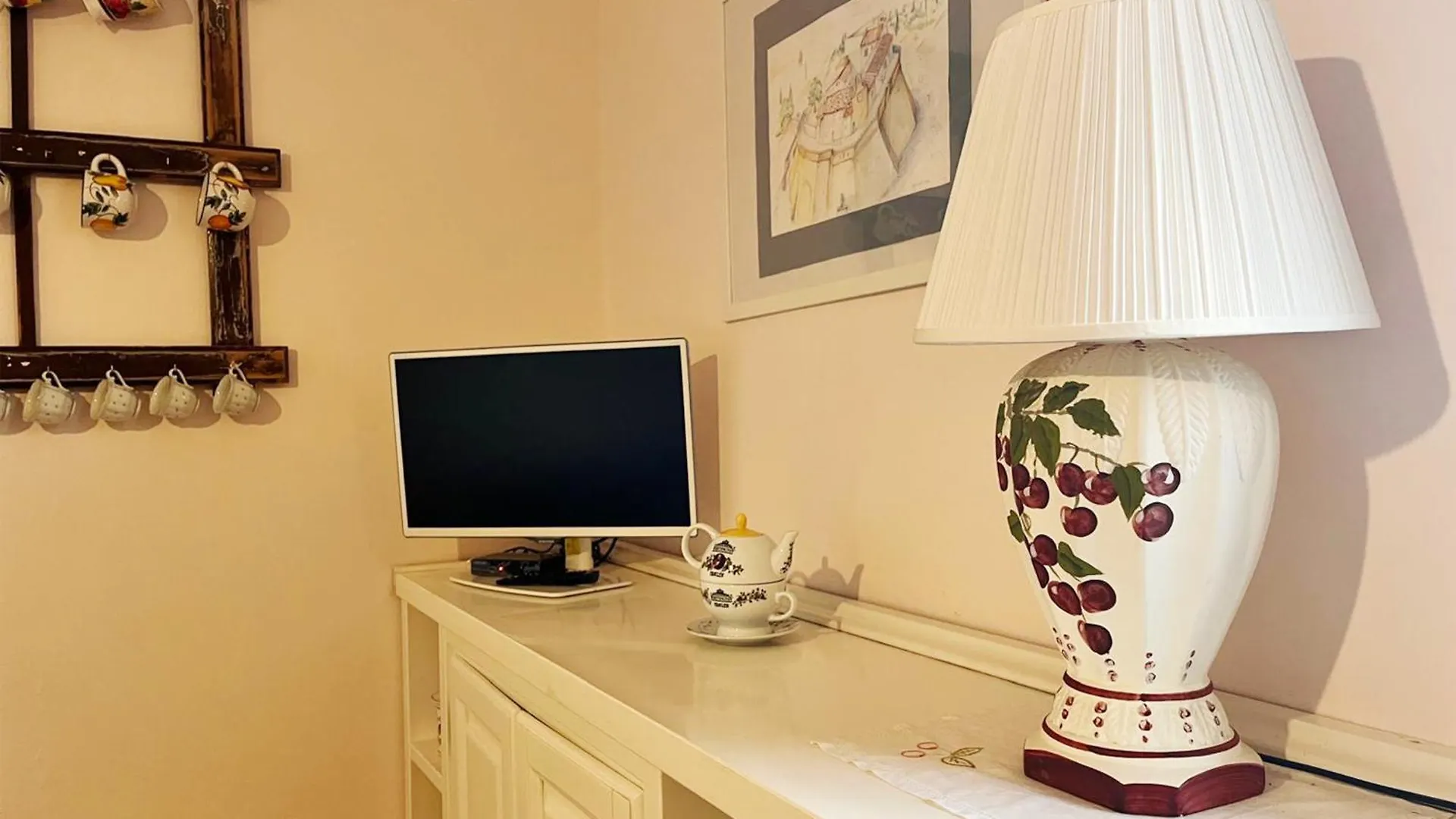 Casa Vacanze L'Acquerello Lari 0*,